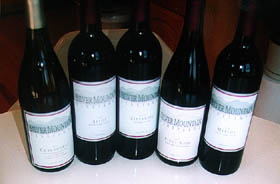 Silver Mountain Vineyards �A���o�檺 99 Santa Cruz Chardonnay, 97 Alloy, 99 Zinfandel, 97 Pinot Noir �M 98 Merlot ���ذs�C